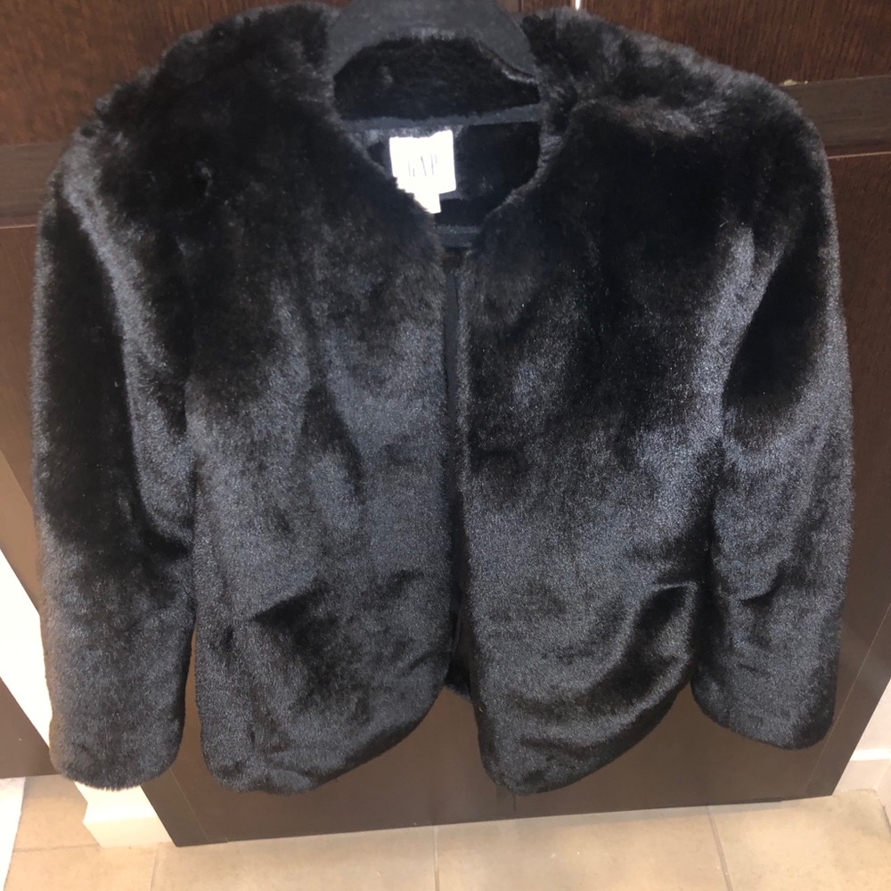 Gap faux fur coat size xs in black